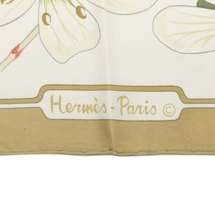 Hermès Flora Graeca Foulard 90 Blanc – vue 2 – GABY PARIS