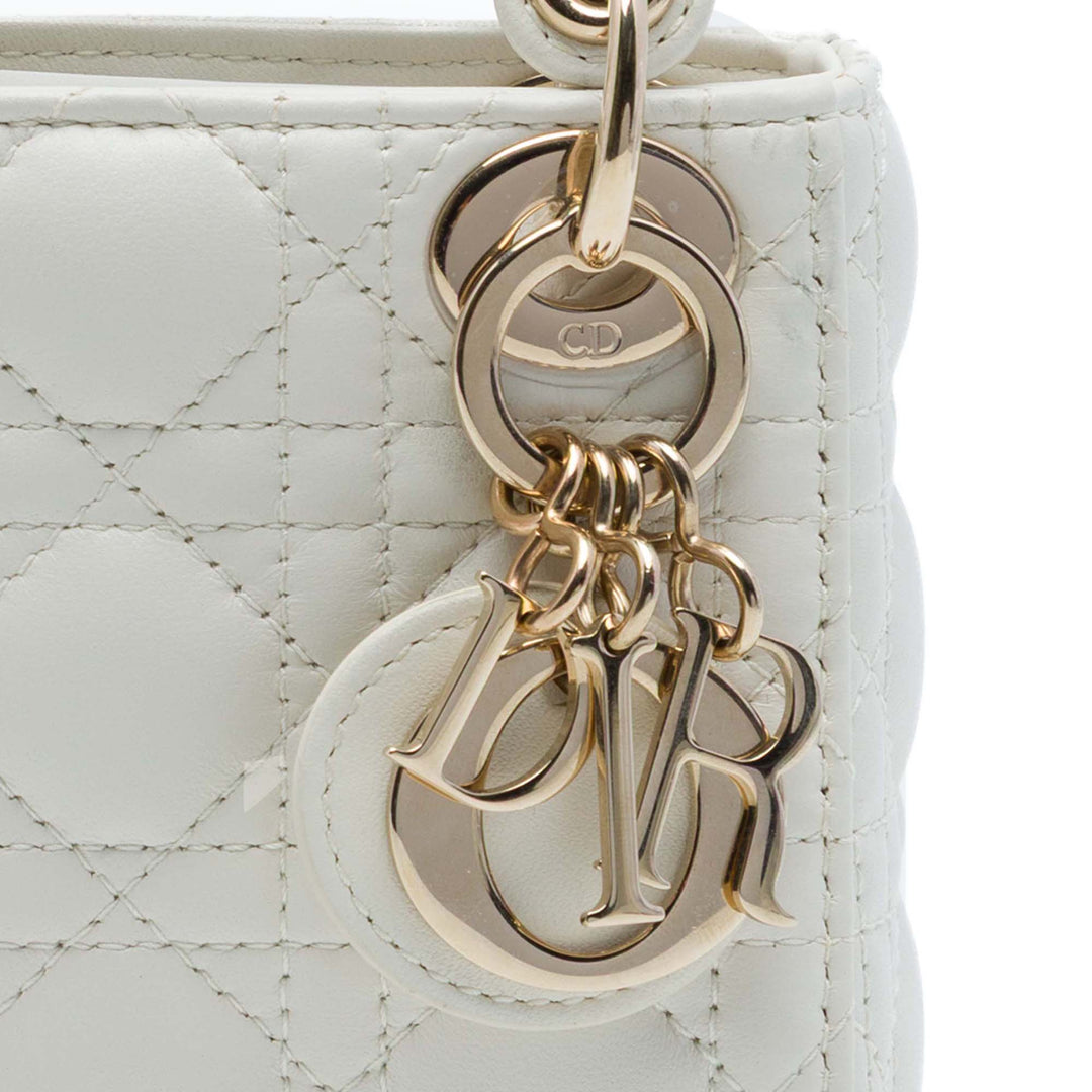 Dior Lady Dior Cannage Micro Cuir d'agneau Blanc – vue 6 – GABY PARIS