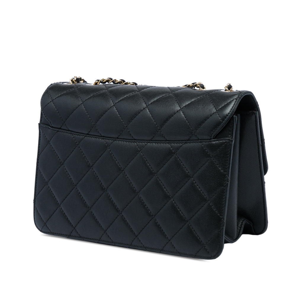 Chanel Matelassé Beauty Lock à rabat Moyen de mouton Noir – vue 2 – GABY PARIS