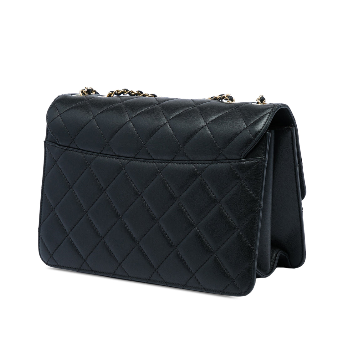 Chanel Matelassé Beauty Lock à rabat Moyen de mouton Noir – vue 2 – GABY PARIS
