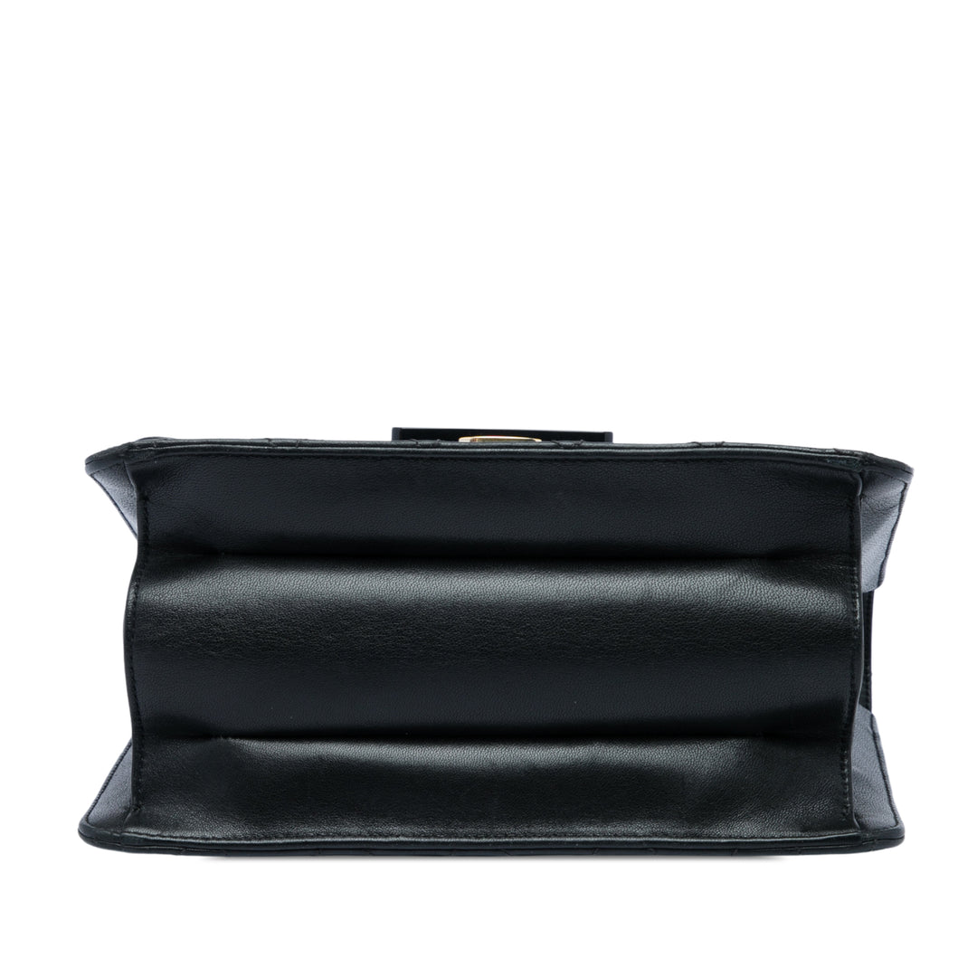 Chanel Matelassé Beauty Lock à rabat Moyen de mouton Noir – vue 3 – GABY PARIS