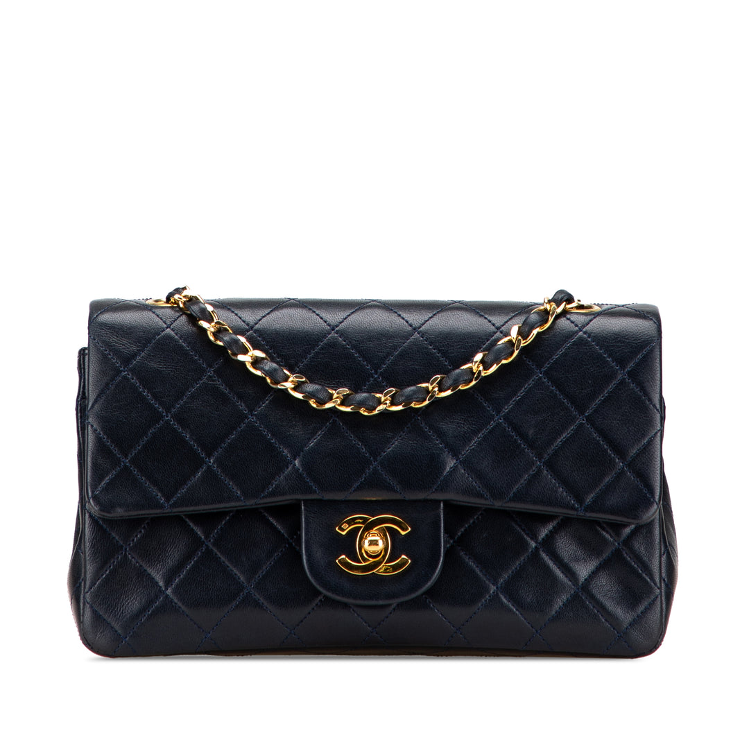 Chanel Small Classic Cuir d’agneau Double rabat Bleu – GABY PARIS Authentique