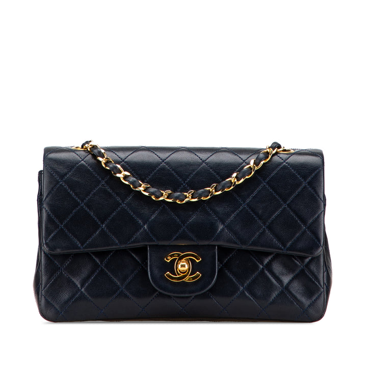 Chanel Small Classic Cuir d’agneau Double rabat Bleu – GABY PARIS Authentique
