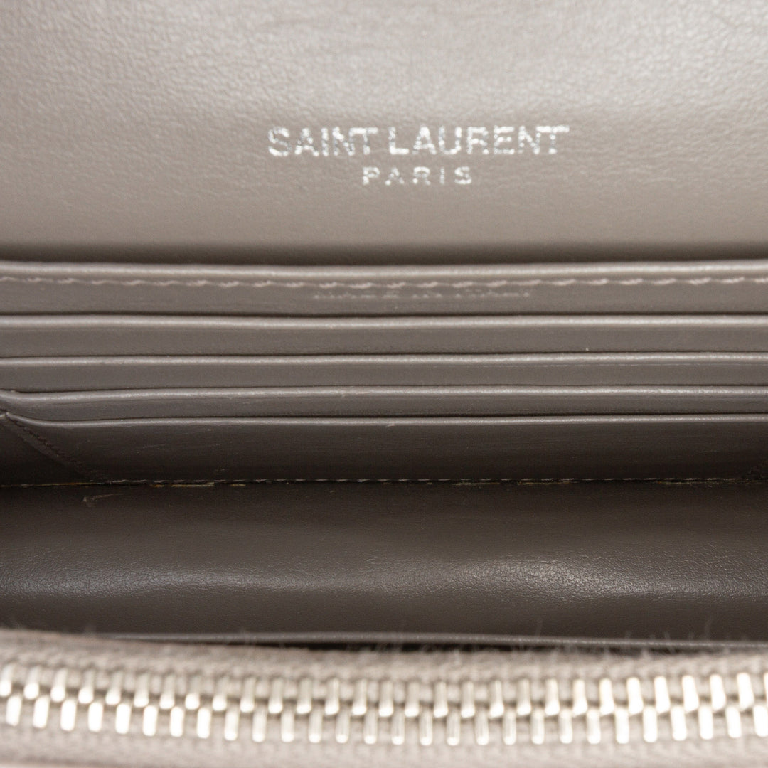 Saint Laurent Croc Embossed Leather Monogram Sunset Chain Portefeuille Gris – GABY PARIS Authentique