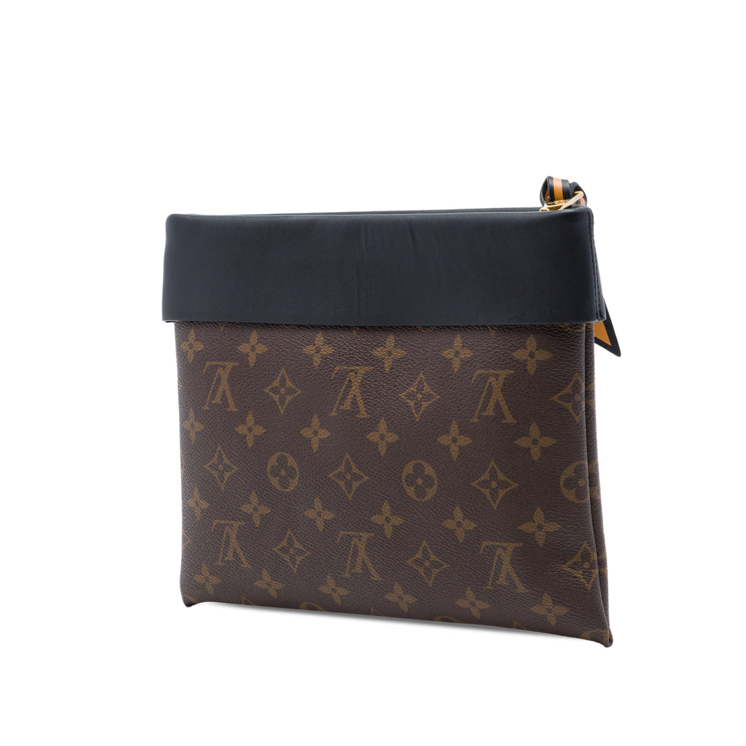 Louis Vuitton Monogram Pochette Tuileries