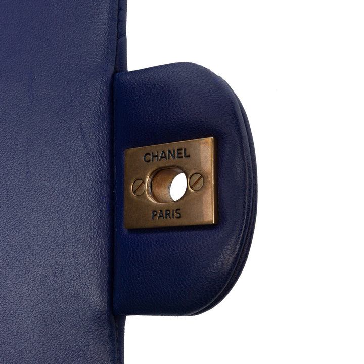 Chanel Medium Classic Chevron Cuir d’agneau Double rabat Bleu