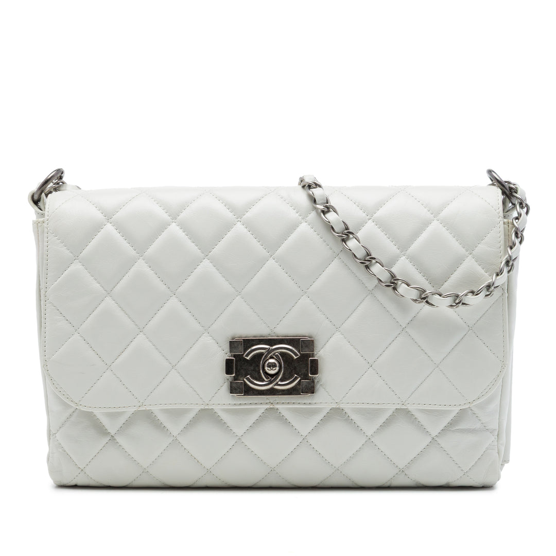 Chanel Sac porté épaule Matelassé Glacé Souple Boy à rabat Cuir de veau Blanc – vue principale – GABY PARIS