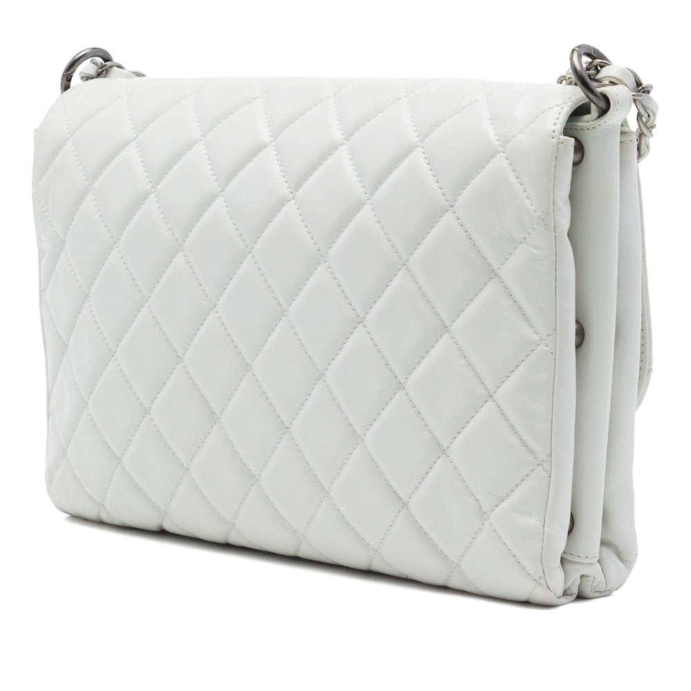Chanel Sac porté épaule Matelassé Glacé Souple Boy à rabat Cuir de veau Blanc – vue 2 – GABY PARIS