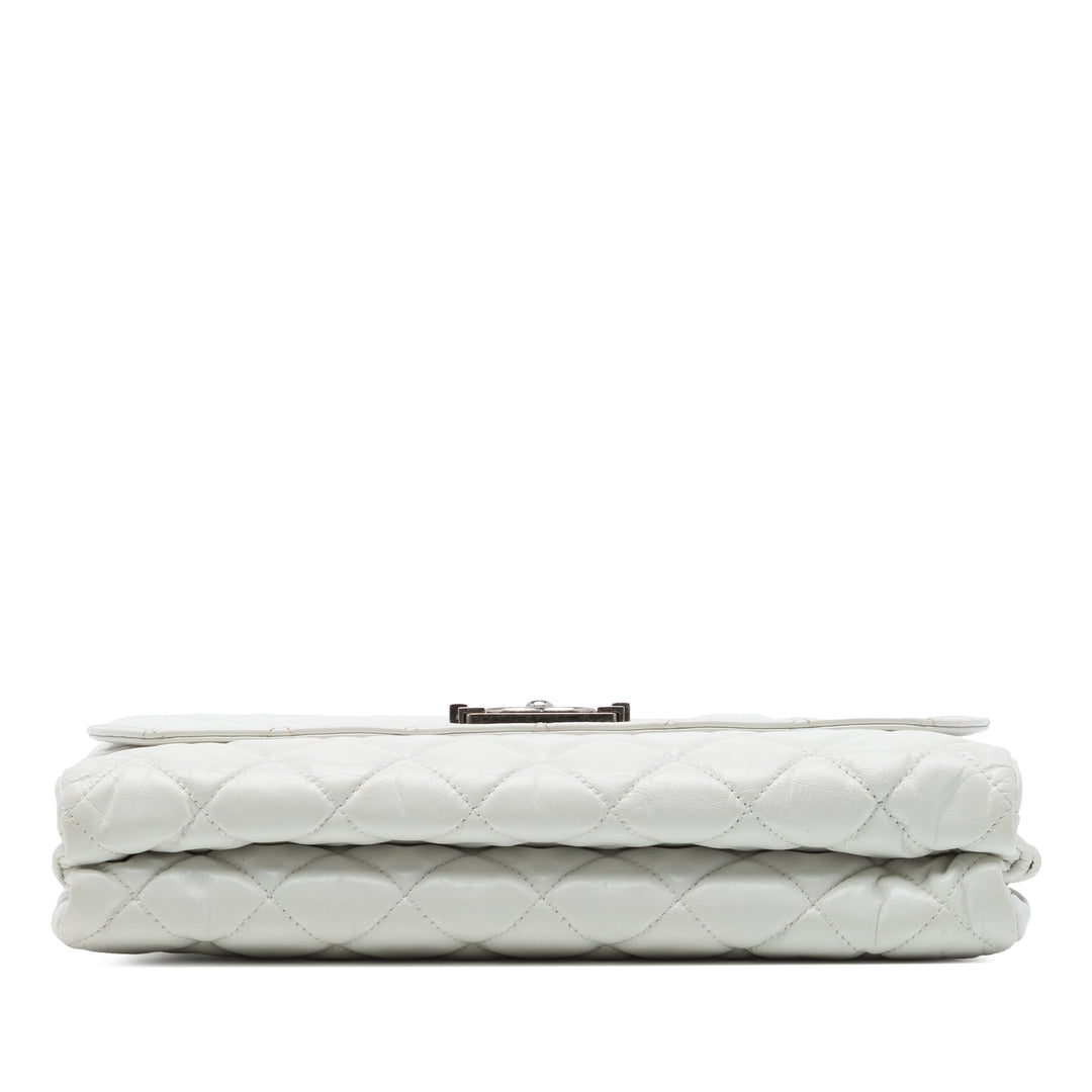 Chanel Sac porté épaule Matelassé Glacé Souple Boy à rabat Cuir de veau Blanc – vue 3 – GABY PARIS