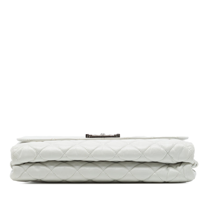 Chanel Sac porté épaule Matelassé Glacé Souple Boy à rabat Cuir de veau Blanc – vue 3 – GABY PARIS
