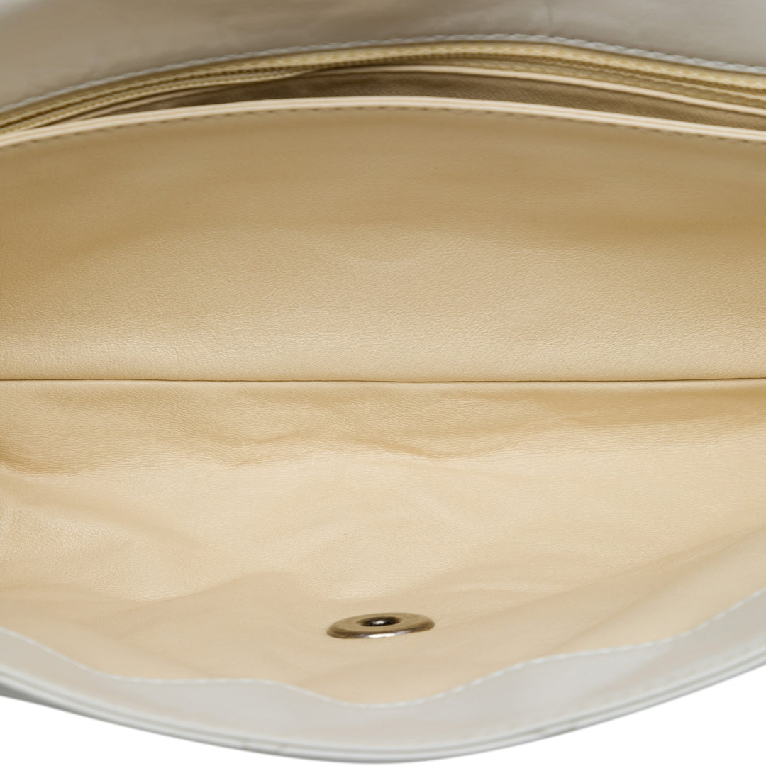 Chanel Sac porté épaule Matelassé Glacé Souple Boy à rabat Cuir de veau Blanc – vue 4 – GABY PARIS