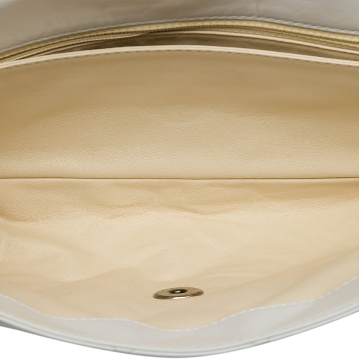 Chanel Sac porté épaule Matelassé Glacé Souple Boy à rabat Cuir de veau Blanc – vue 4 – GABY PARIS