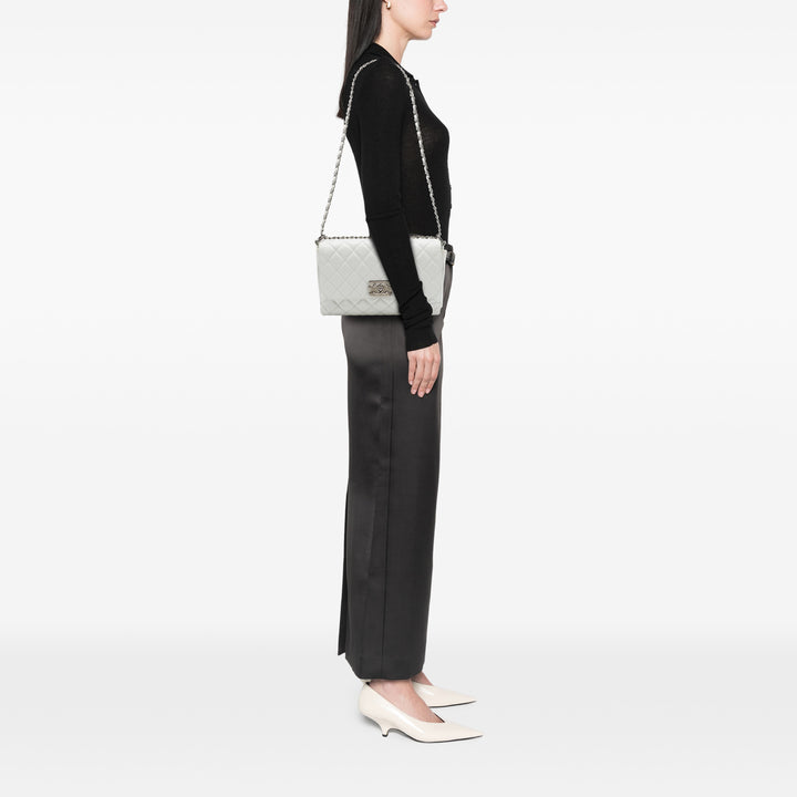 Chanel Sac porté épaule Matelassé Glacé Souple Boy à rabat Cuir de veau Blanc – vue 6 – GABY PARIS