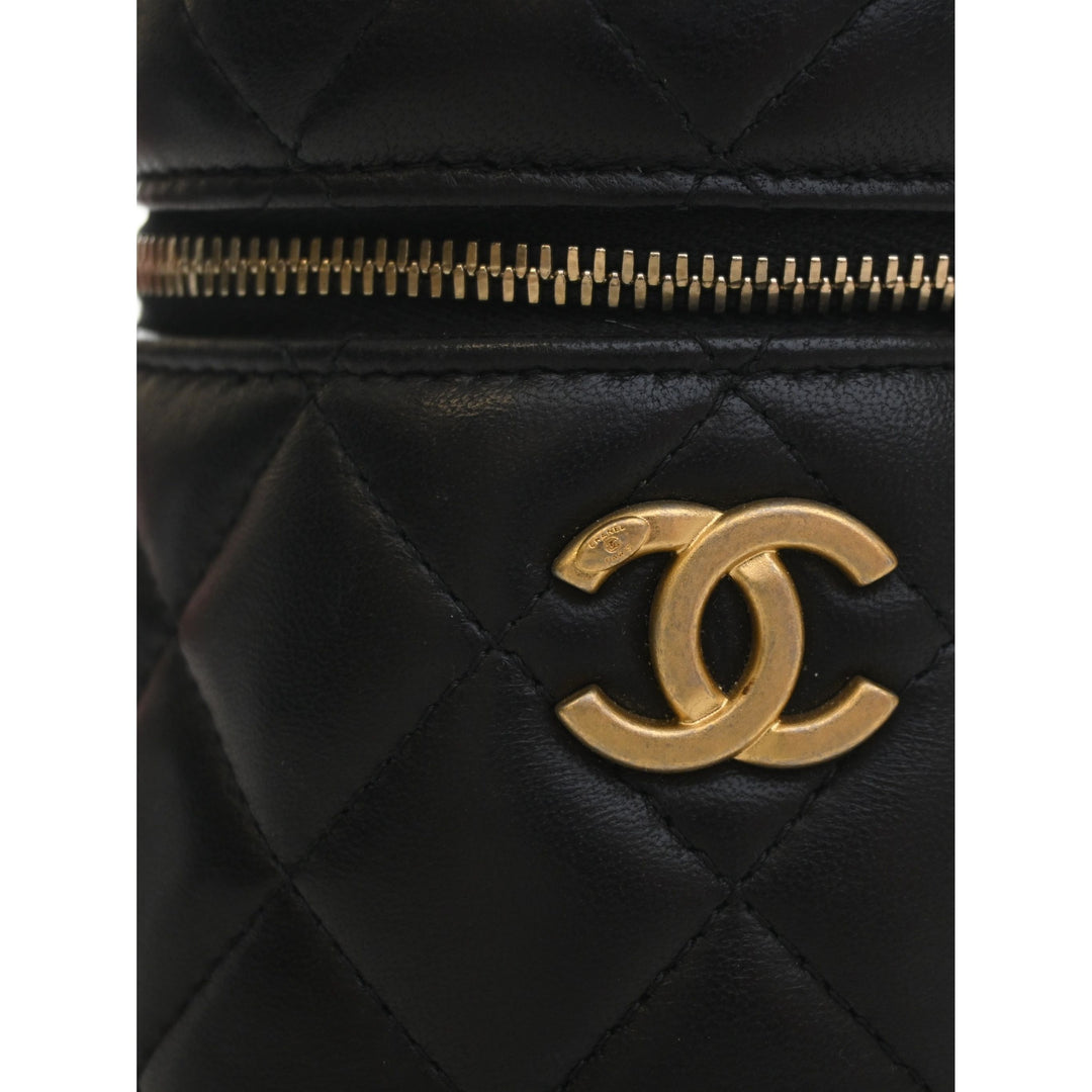 Chanel CC Vanity avec chaîne Cuir d'agneau Noir – vue 9 – GABY PARIS