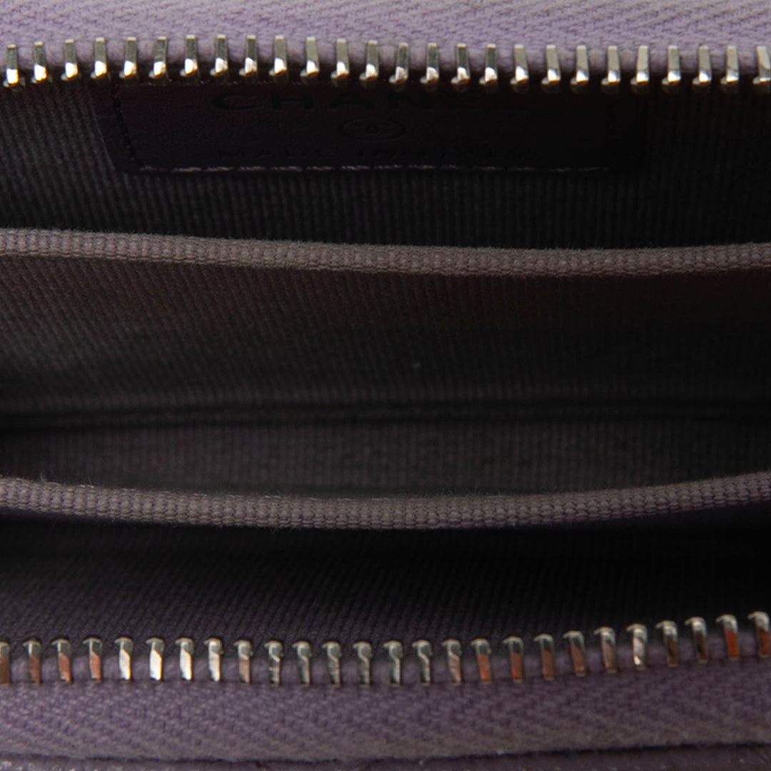 Chanel CC Matelassé Compact Zippé Porte-monnaie Cuir caviar Violet – vue 4 – GABY PARIS