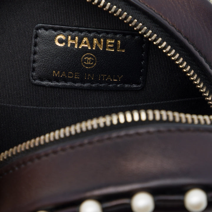 Chanel CC Matelassé Métallisé Perle clouté Rond Pochette avec chaîne Cuir d'agneau Marron – vue 5 – GABY PARIS