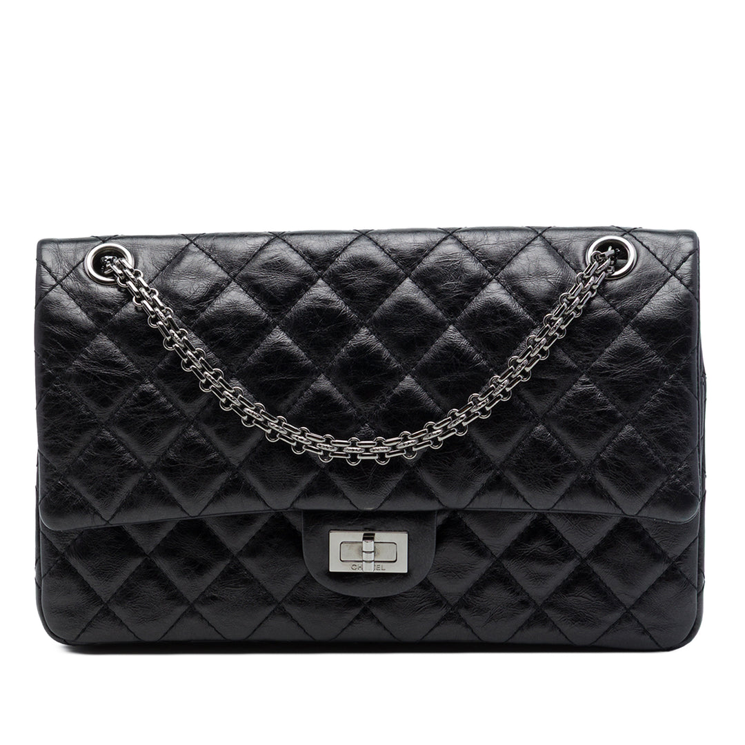 Chanel Matelassé vieilli Reissue 2.55 Double rabat 226 Cuir de veau Noir – vue principale – GABY PARIS