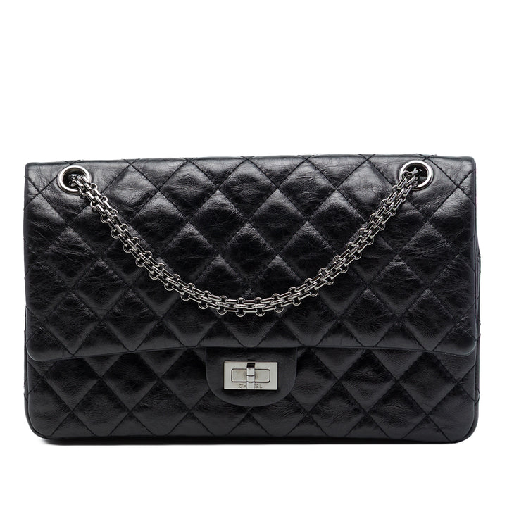 Chanel Matelassé vieilli Reissue 2.55 Double rabat 226 Cuir de veau Noir – vue principale – GABY PARIS