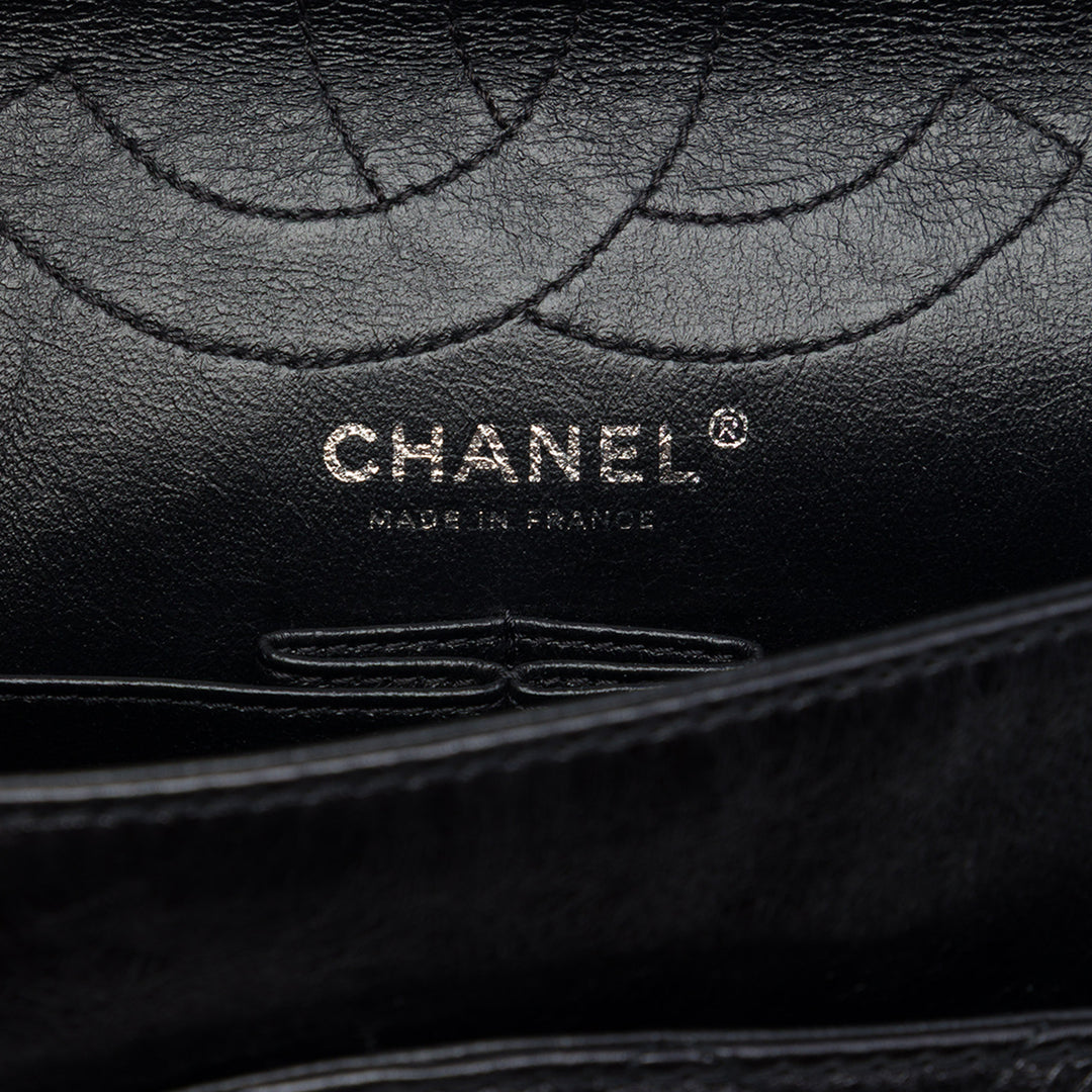 Chanel Matelassé vieilli Reissue 2.55 Double rabat 226 Cuir de veau Noir – vue 5 – GABY PARIS
