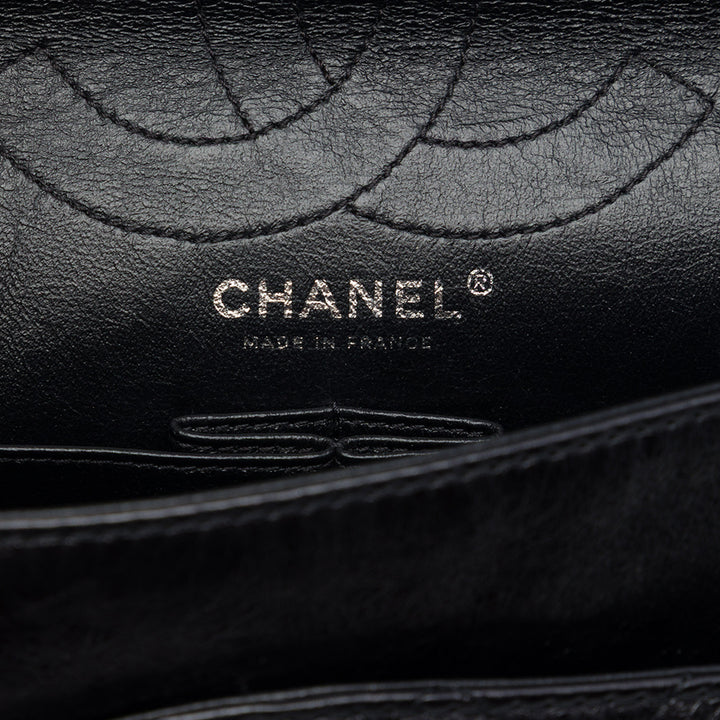 Chanel Matelassé vieilli Reissue 2.55 Double rabat 226 Cuir de veau Noir – vue 5 – GABY PARIS