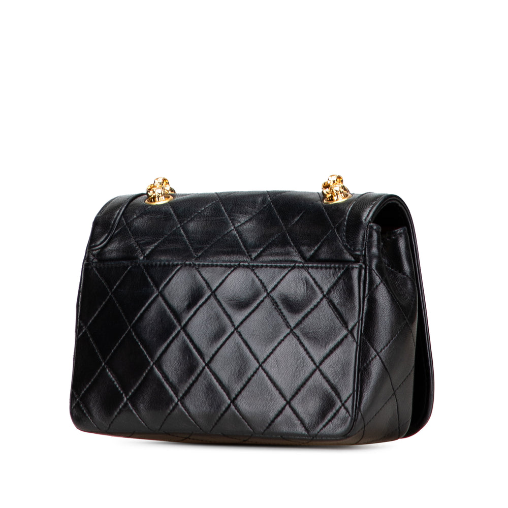 Chanel CC Quilted Cuir d’agneau Bijoux Chain Curved Full Flap Noir – GABY PARIS Authentique