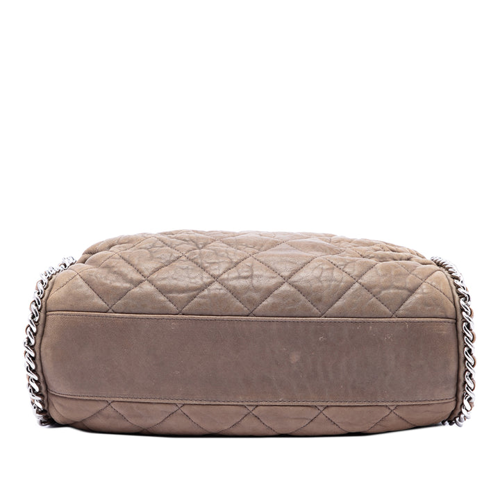 Chanel Cabas Matelassé Washed rond à chaîne Hobo Cuir d'agneau Marron – vue 3 – GABY PARIS