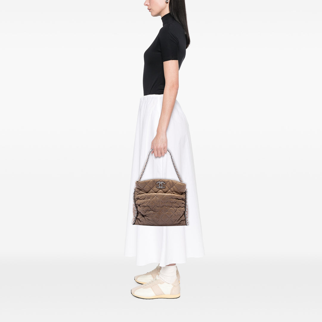 Chanel Cabas Matelassé Washed rond à chaîne Hobo Cuir d'agneau Marron – vue 6 – GABY PARIS