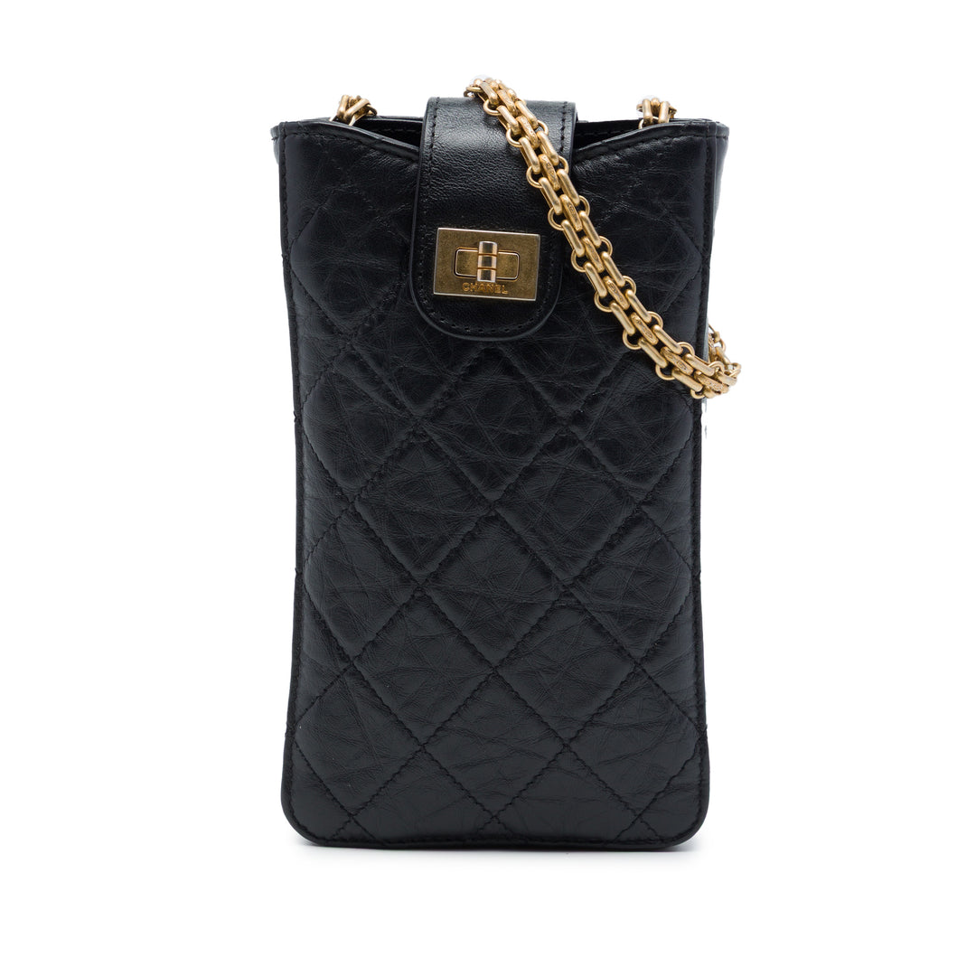 Chanel Matelassé vieilli Reissue 2.55 Étui téléphone avec chaîne Cuir de veau Noir – vue principale – GABY PARIS