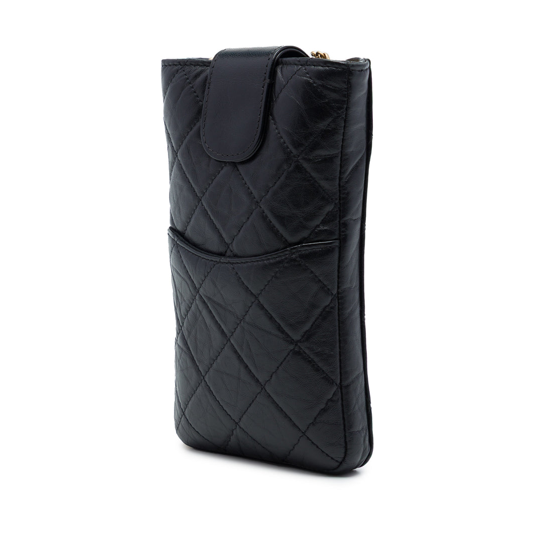 Chanel Matelassé vieilli Reissue 2.55 Étui téléphone avec chaîne Cuir de veau Noir – vue 2 – GABY PARIS