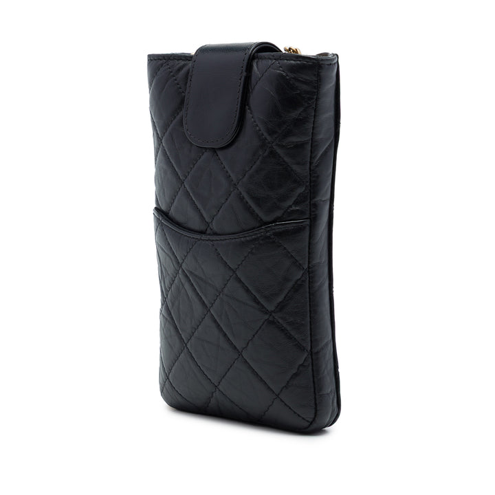 Chanel Matelassé vieilli Reissue 2.55 Étui téléphone avec chaîne Cuir de veau Noir – vue 2 – GABY PARIS