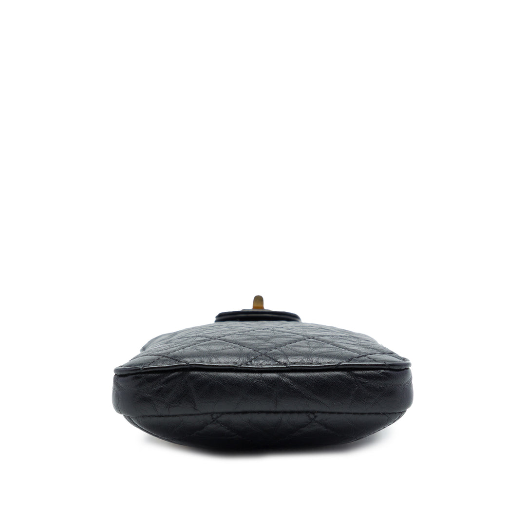 Chanel Matelassé vieilli Reissue 2.55 Étui téléphone avec chaîne Cuir de veau Noir – vue 3 – GABY PARIS