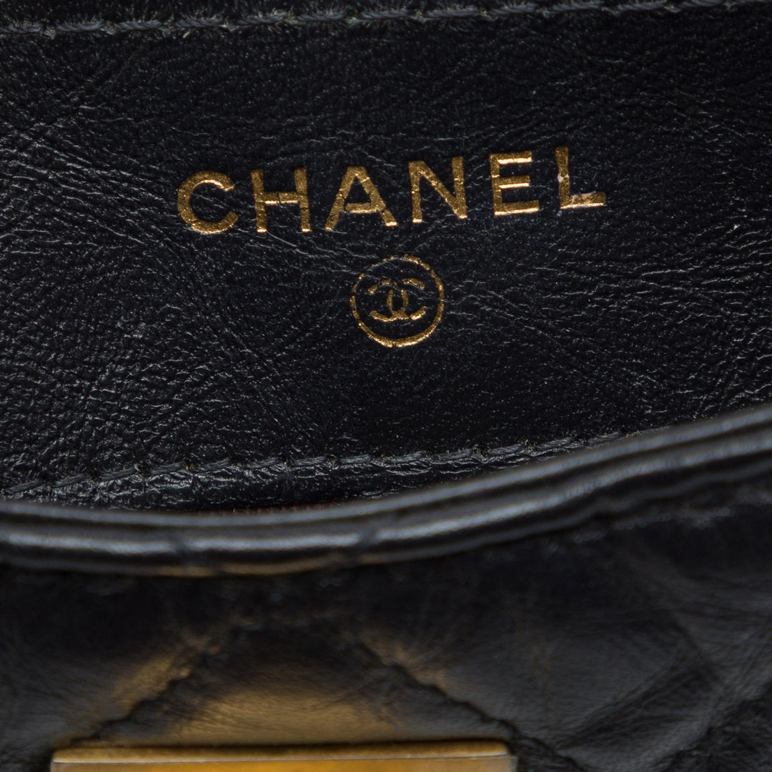 Chanel Matelassé vieilli Reissue 2.55 Étui téléphone avec chaîne Cuir de veau Noir – vue 5 – GABY PARIS