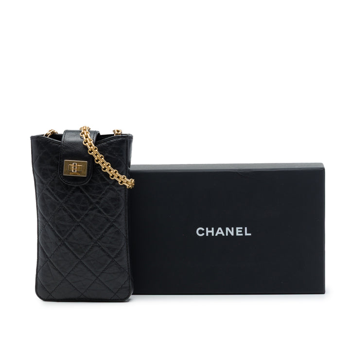 Chanel Matelassé vieilli Reissue 2.55 Étui téléphone avec chaîne Cuir de veau Noir – vue 7 – GABY PARIS