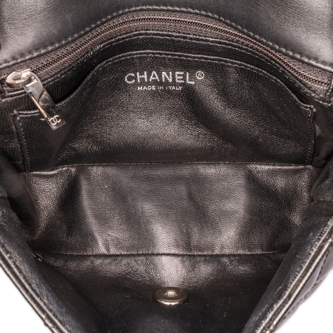 Chanel Mini Rectangular Classic Striped Cuir verni Simple rabat Noir – GABY PARIS Authentique