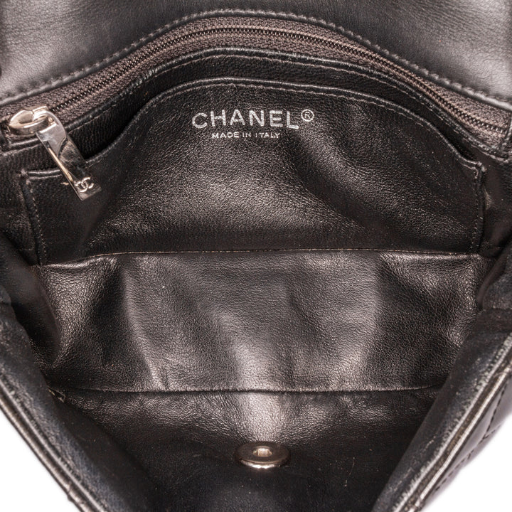 Chanel Mini Rectangular Classic Striped Cuir verni Simple rabat Noir – GABY PARIS Authentique