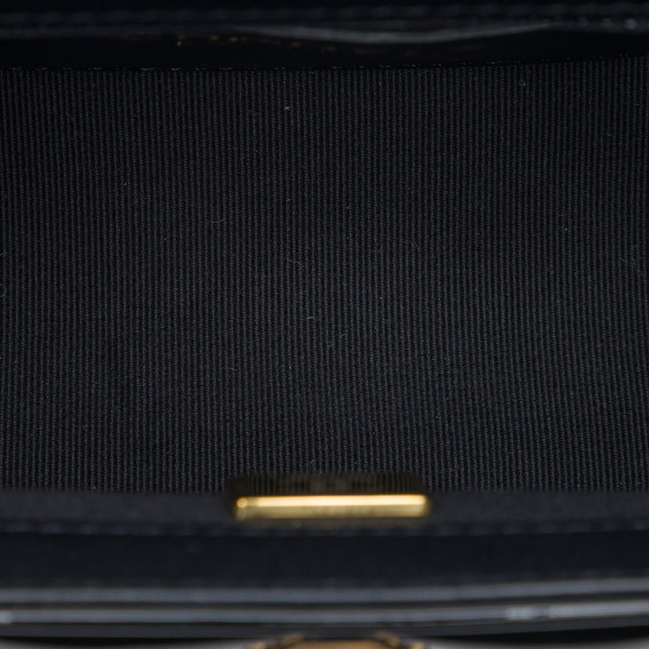 Chanel Mini Matelassé Cuir verni Graphic Catch à rabat