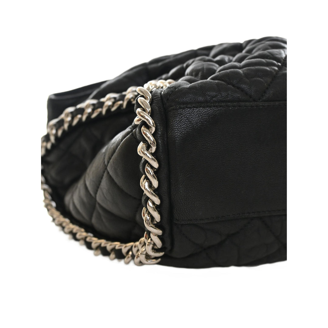 Chanel Matelassé Washed Sac rond à chaîne Hobo Cuir d'agneau Noir – vue 10 – GABY PARIS