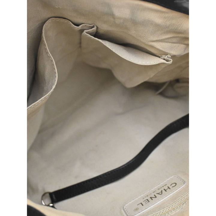 Chanel Matelassé Washed Sac rond à chaîne Hobo Cuir d'agneau Noir – vue 4 – GABY PARIS