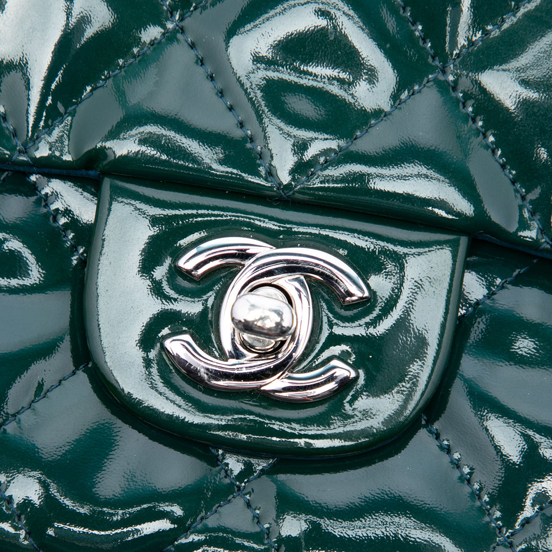 Chanel CC Matelassé Cuir verni Pochette avec chaîne