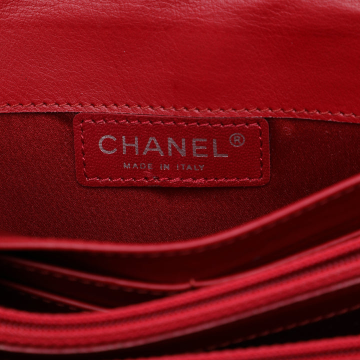 Matelassé Brilliant East West à rabat Pochette avec chaîne Rouge
