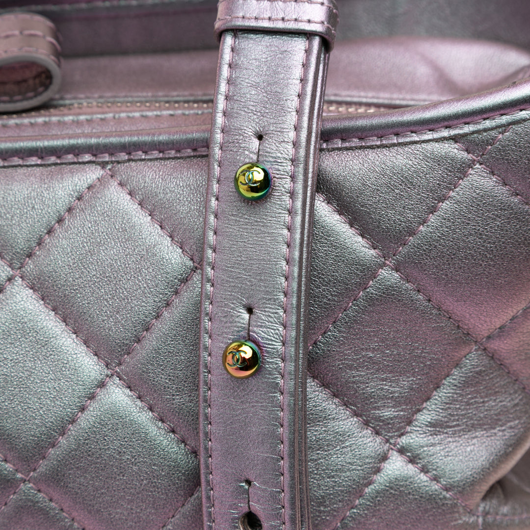 Chanel Medium Iridescent Cuir de veau Gabrielle Sac porté croisé