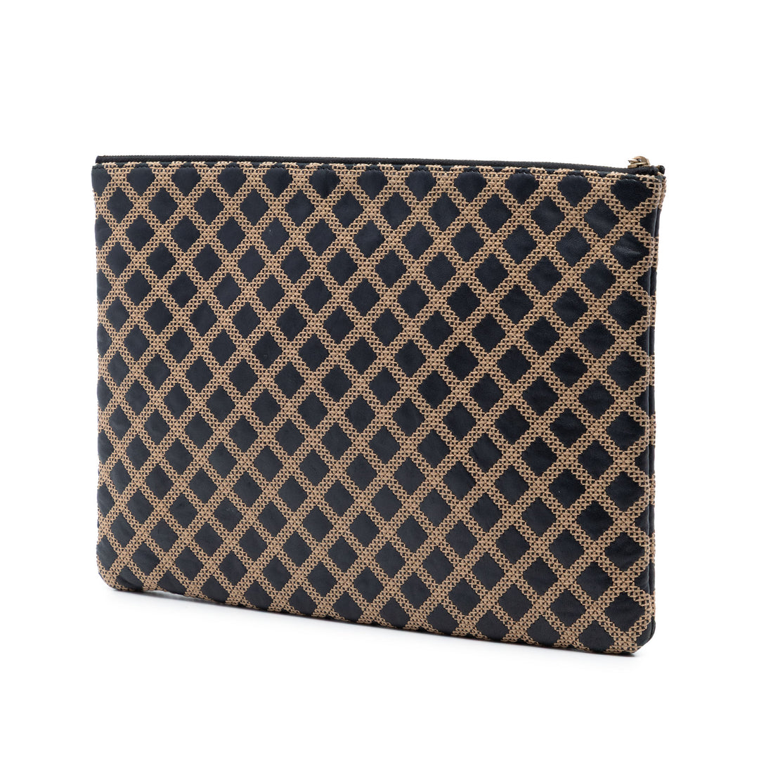 Chanel Large Matelassé Cuir d’agneau Cross Stitch O Étui Pochette