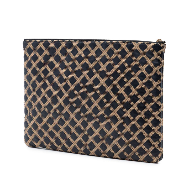Chanel Large Matelassé Cuir d’agneau Cross Stitch O Étui Pochette