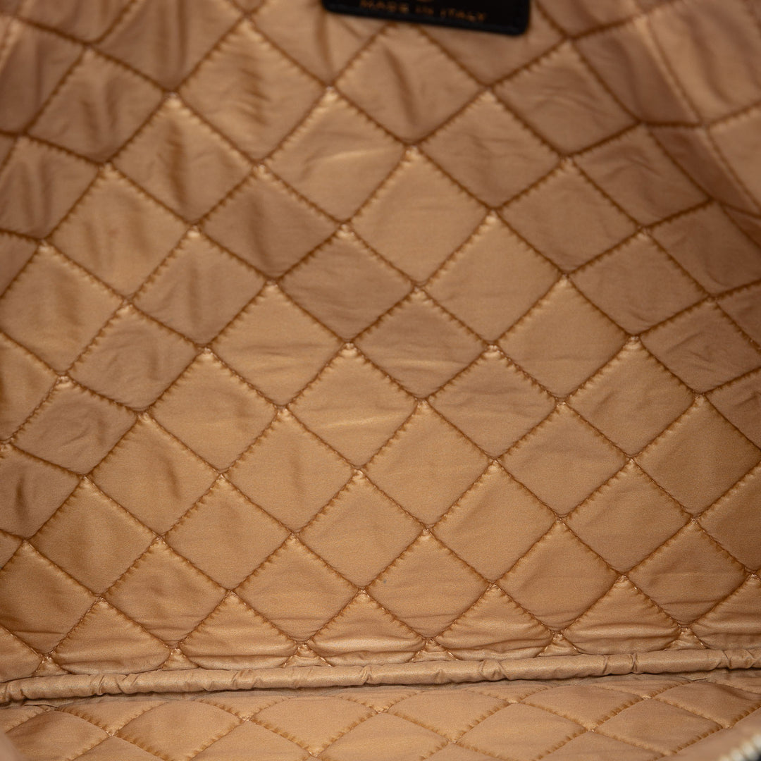 Chanel Large Matelassé Cuir d’agneau Cross Stitch O Étui Pochette