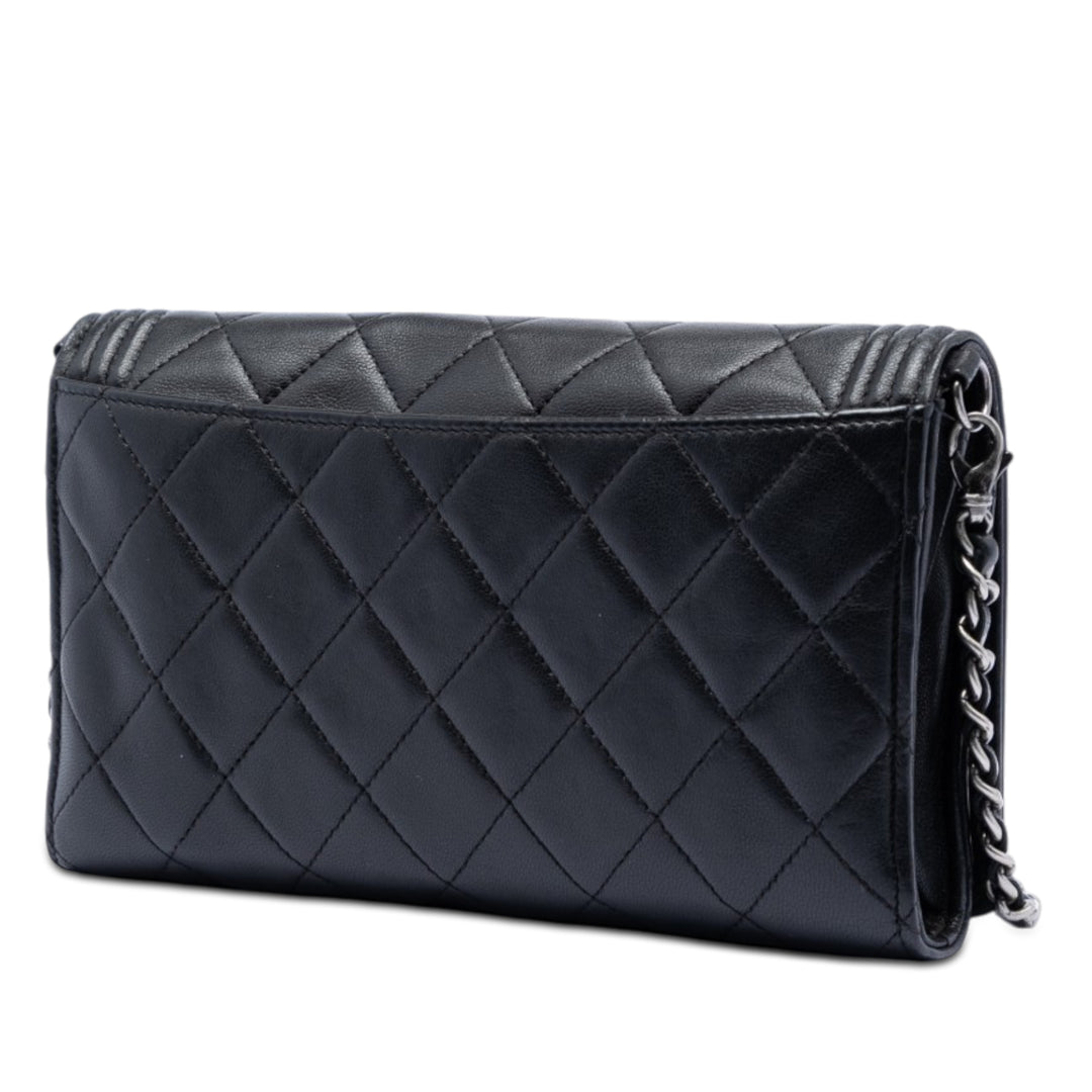 Chanel Matelassé Cuir d’agneau Boy Wallet on Chain