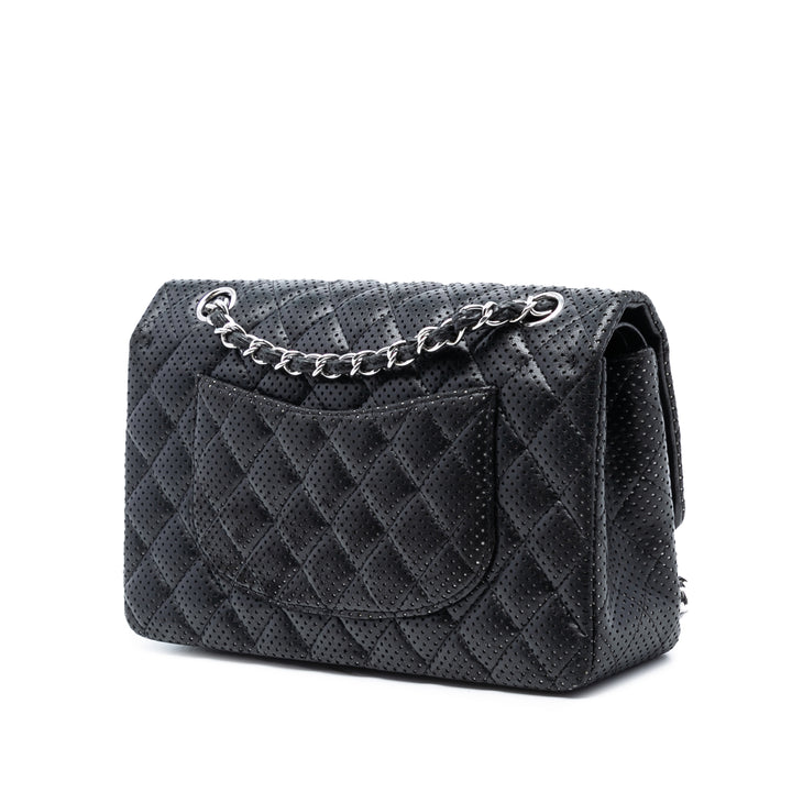 Chanel Medium Classic perforé Cuir d’agneau Double rabat