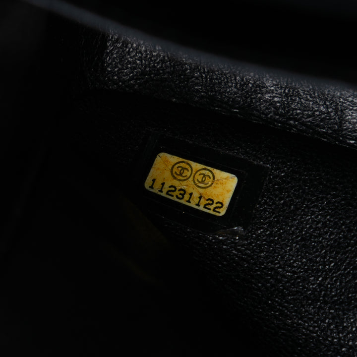 Chanel Medium Classic perforé Cuir d’agneau Double rabat