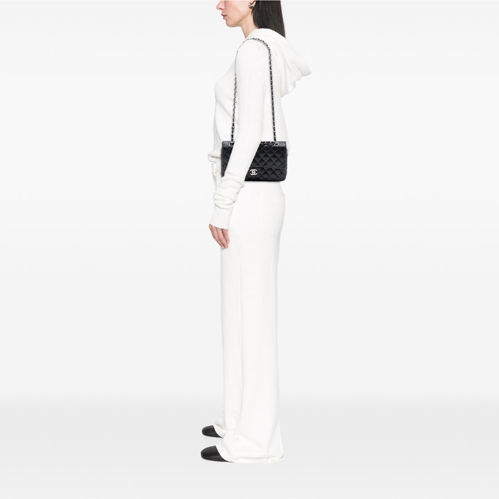 Chanel Medium Classic perforé Cuir d’agneau Double rabat