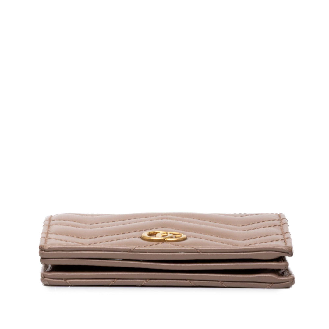 Gucci Portefeuille GG Marmont Matelasse Compact Cuir de veau Marron – vue 3 – GABY PARIS