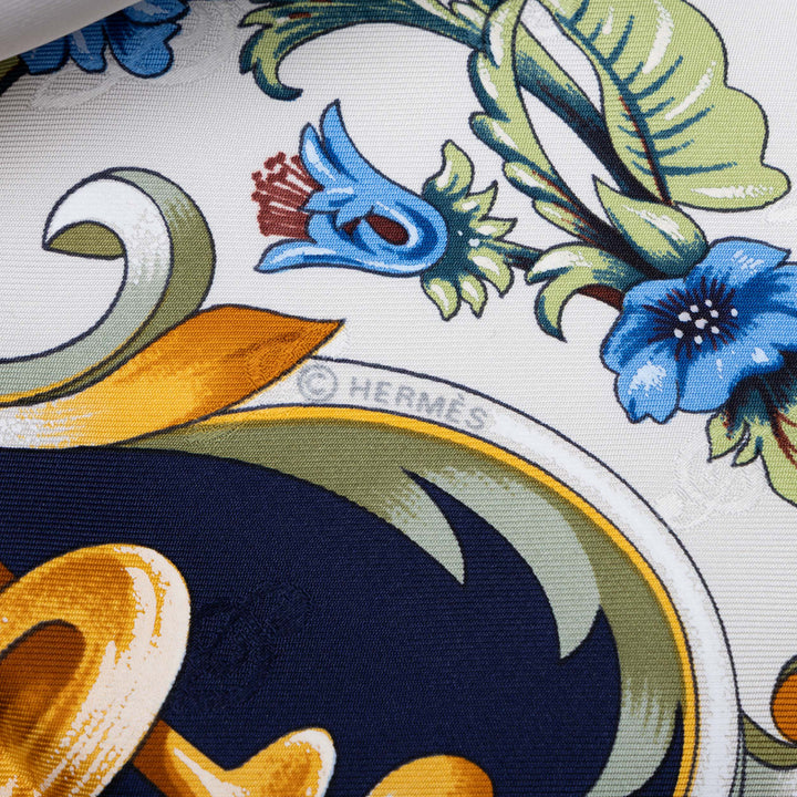 Hermès Carré Orgauphone et Autres Mecaniques 90 Bleu – vue 4 – GABY PARIS